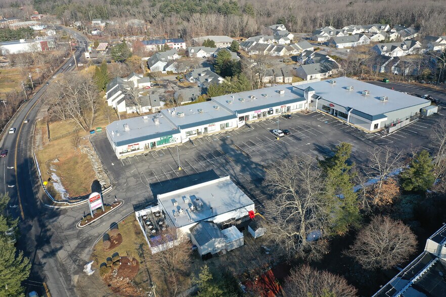 More Photos Of 416 Boston Post Rd E, Marlborough Storefront For Lease