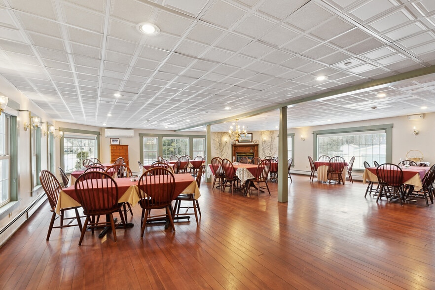 More Photos Of 67 Pleasant View Rd, Bradford Hotel For Sale