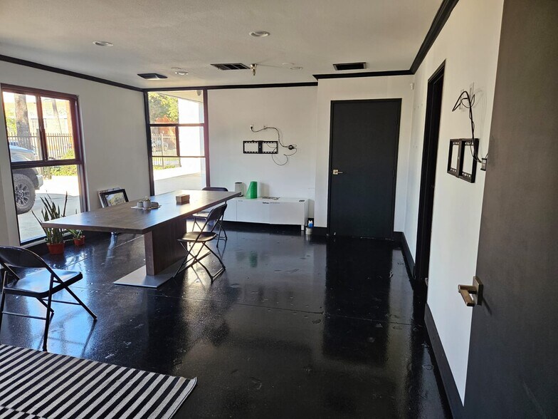 More Photos Of 316-318 Mira Loma Ave, Glendale Warehouse For Lease