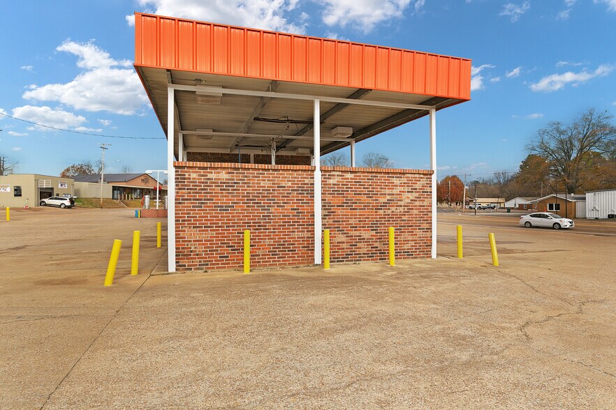 More Photos Of 1045 N 1st St, Milan Carwash For Sale