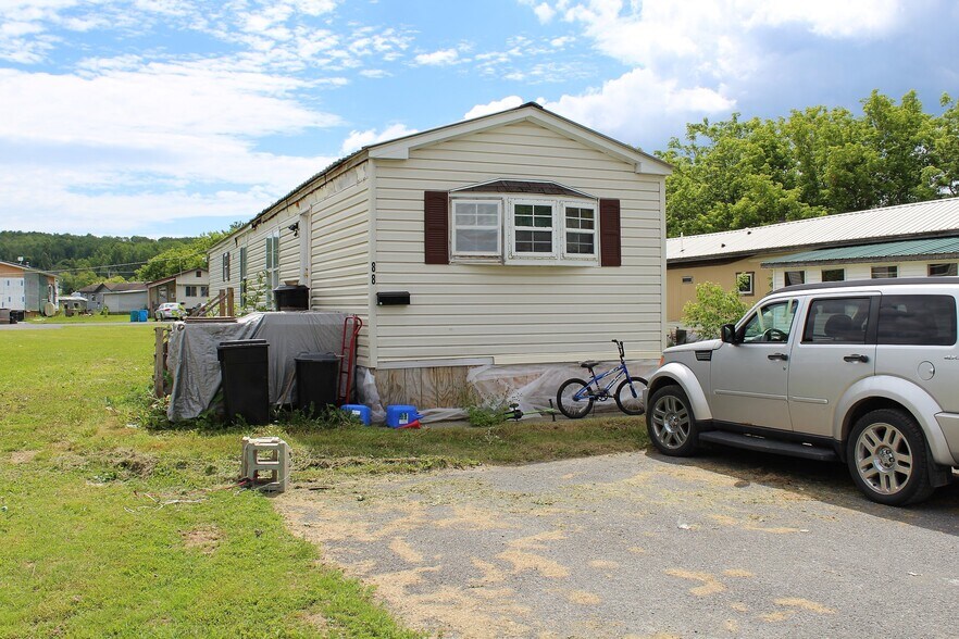 More Photos Of 50 Davis St, Presque Isle Multifamily For Sale