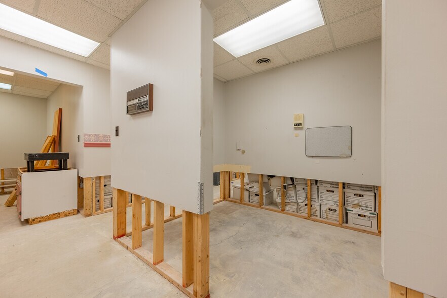 More Photos Of 65 E Main St, Pulaski Office For Sale