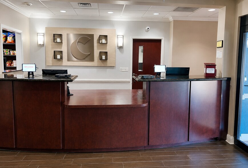 More Photos Of 137 Miracle Strip Pky SW, Fort Walton Beach Hotel For Sale