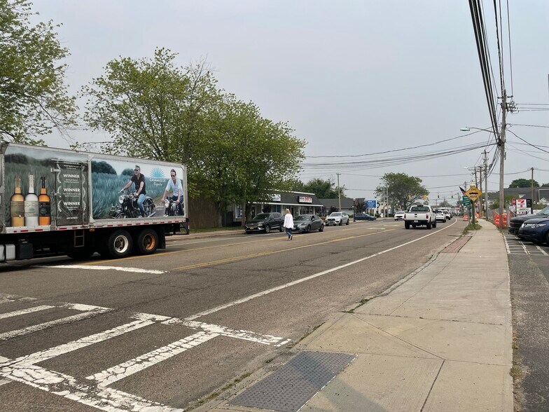 More Photos Of 744-748 Montauk Hwy, Bayport Storefront Retail Residential For Lease