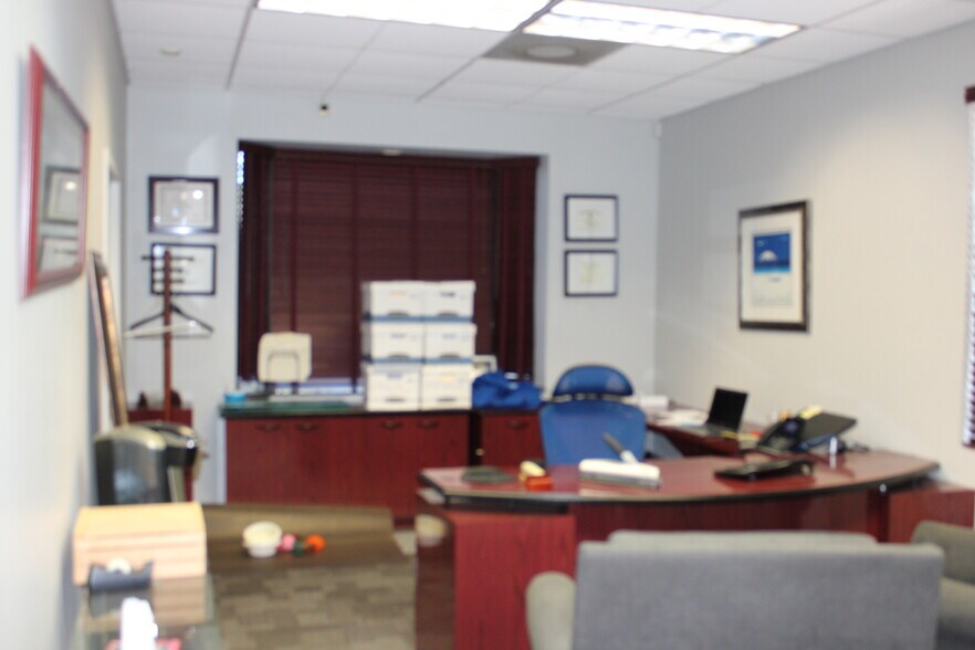 More Photos Of 200 Emerald Bay Dr, Oldsmar Office For Sale