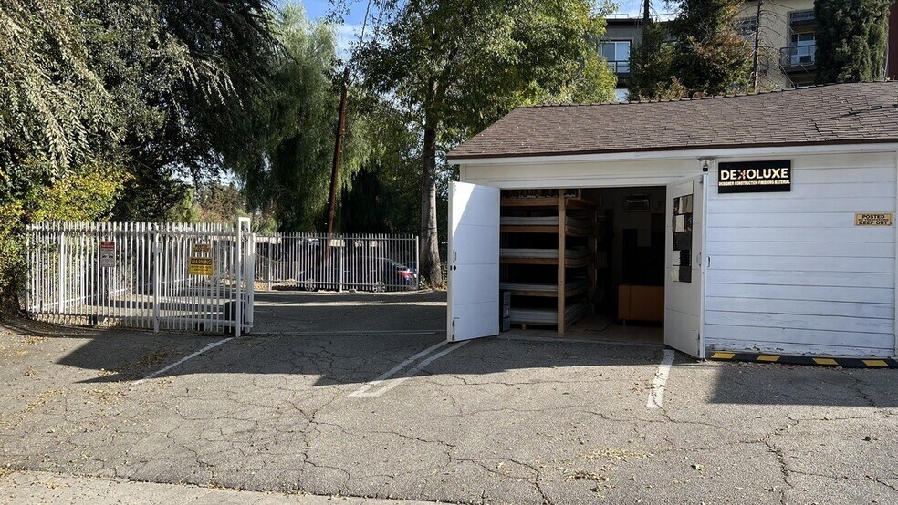 More Photos Of 22157 Clarendon St, Woodland Hills Office For Sale