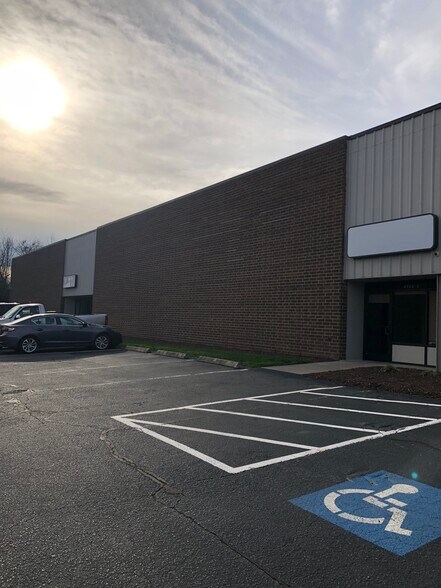 More Photos Of 4123 Revolution Park Dr, Charlotte Distribution For Lease