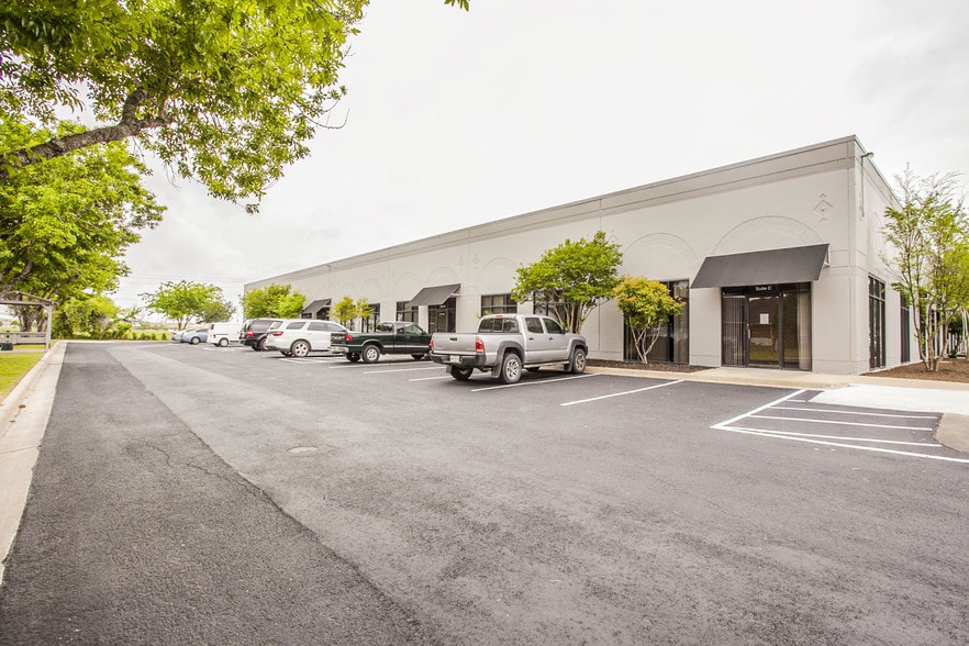 More Photos Of 150 Settlement Dr, Bastrop Office For Lease