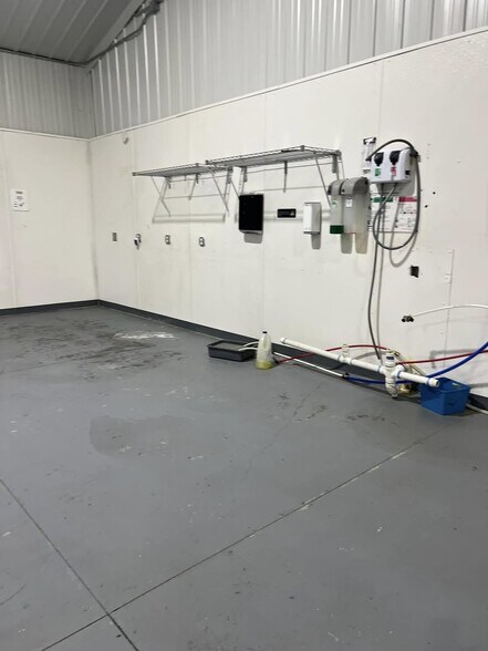 More Photos Of 8511 S Regency Dr, Tulsa Manufacturing For Lease