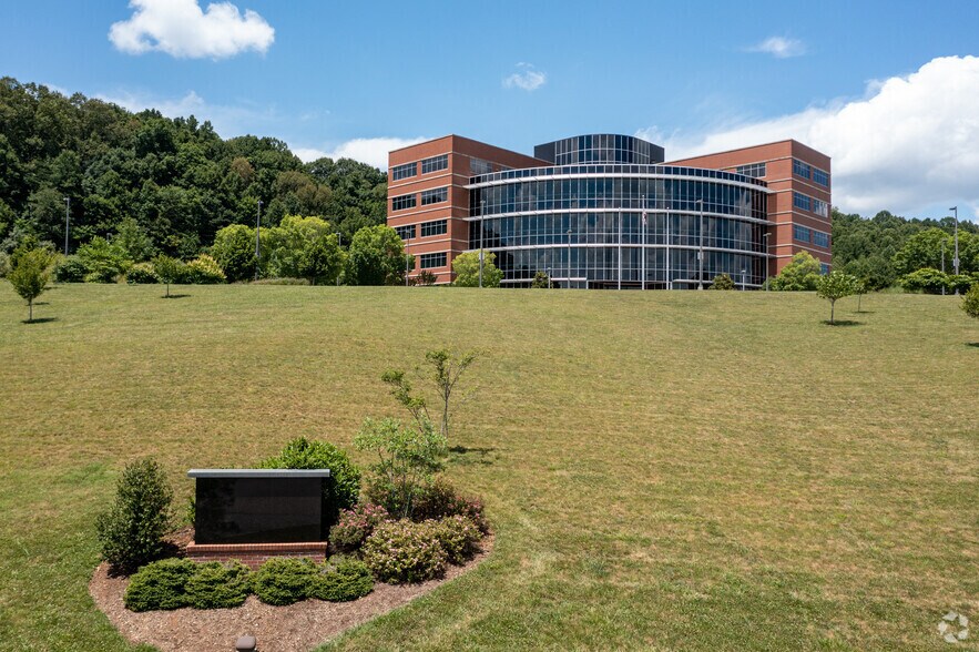 More Photos Of 201 Resting Tree Dr, Bristol Office For Lease