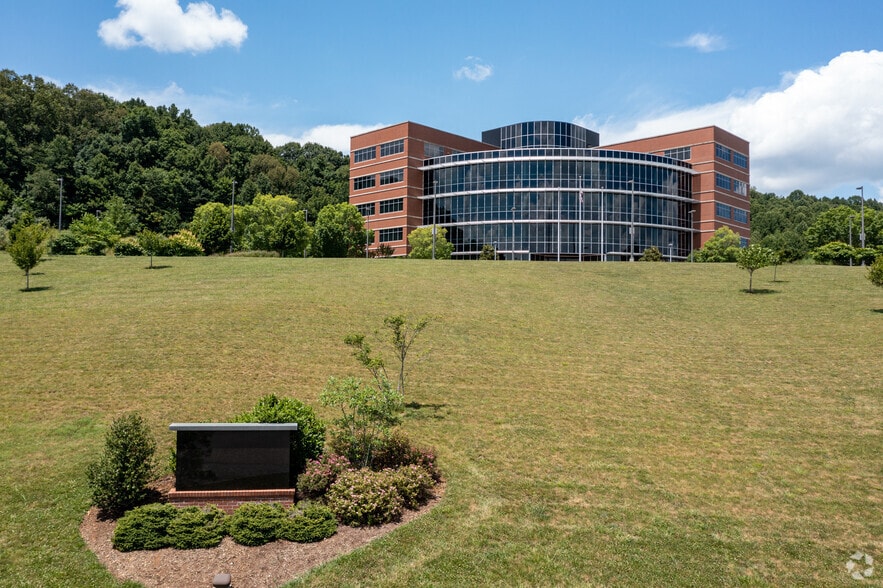 More Photos Of 201 Resting Tree Dr, Bristol Office For Lease