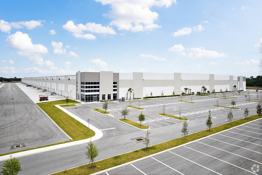 Primary Photo Of 5001 Crossroads Pky, Fort Pierce Warehouse For Lease