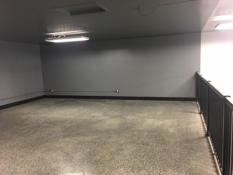 More Photos Of 974 Boulder Blvd, Stony Plain Warehouse For Lease