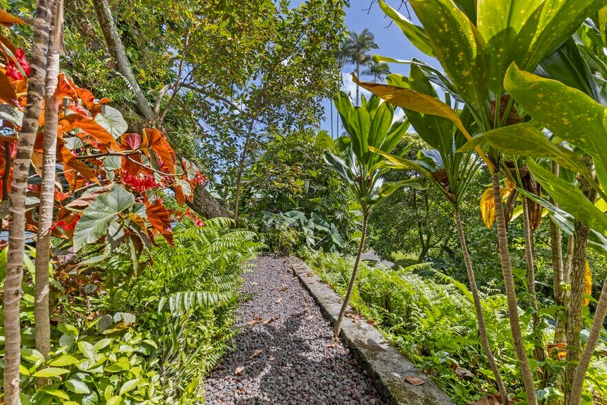 More Photos Of 333 Iliahi St, Hilo Hotel For Sale