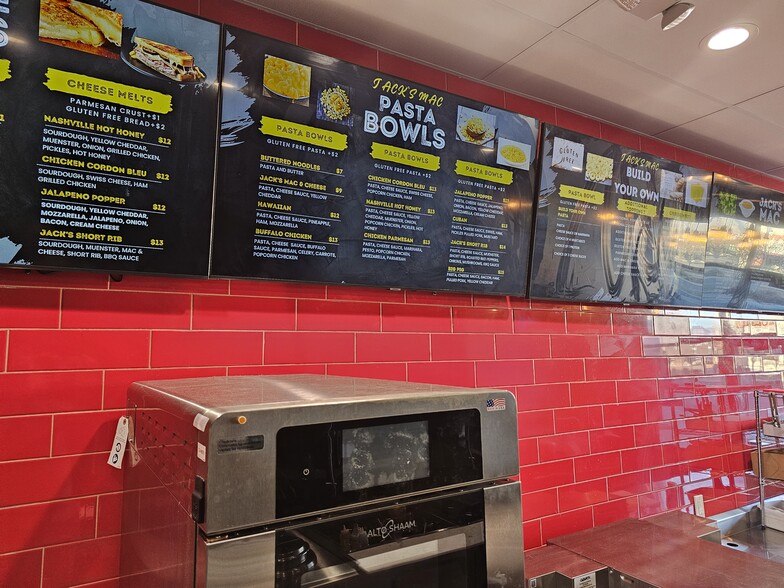 More Photos Of 1289 N Canyon Creek Pky, Spanish Fork Storefront Retail Office For Lease