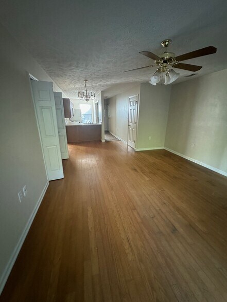More Photos Of 301-307 Hinsdale Ave, Fayetteville Apartments For Sale