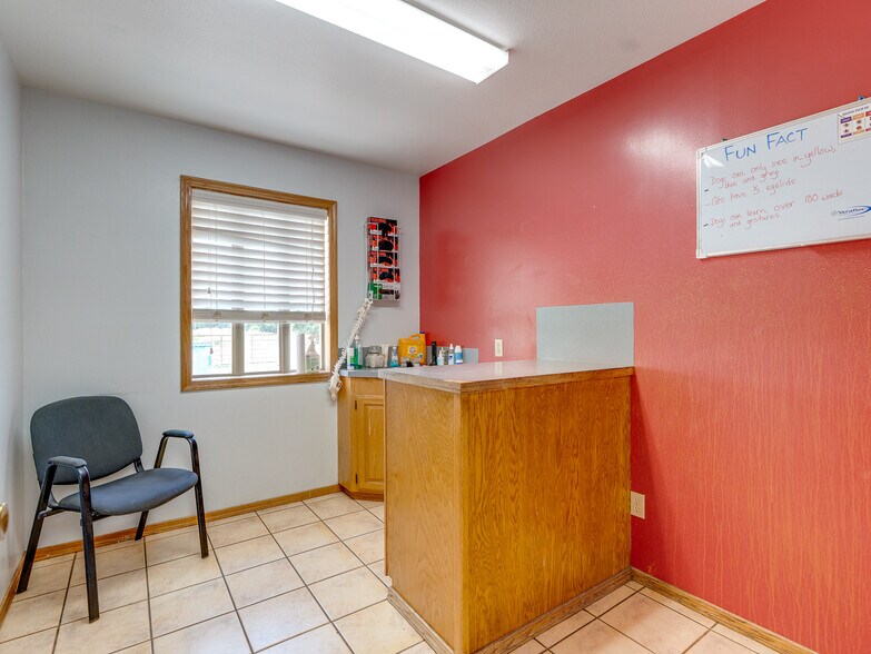 More Photos Of 1853 S Broadway St, Coalgate Flex For Sale