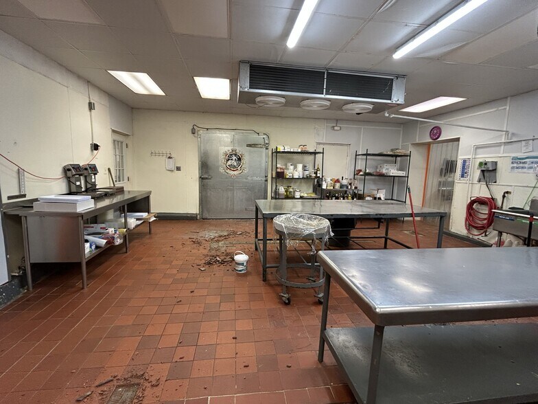 More Photos Of 748 Donald Lee Hollowell Pky, Atlanta Food Processing For Sale