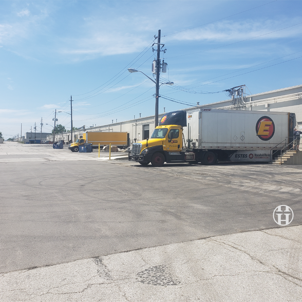 More Photos Of 8545-8587 Zionsville Rd, Indianapolis Unknown For Lease