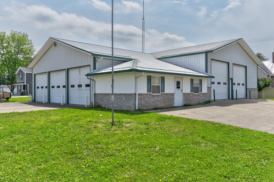 Primary Photo Of 206 & 208 S Meridian St, Washington Office For Sale