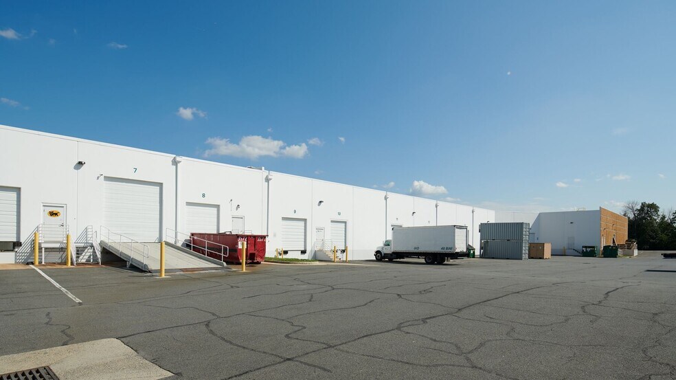 More Photos Of 22660 Executive Dr, Dulles Unknown For Lease