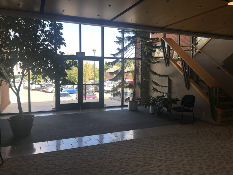 More Photos Of 3 Park Plz, Wyomissing Office For Lease