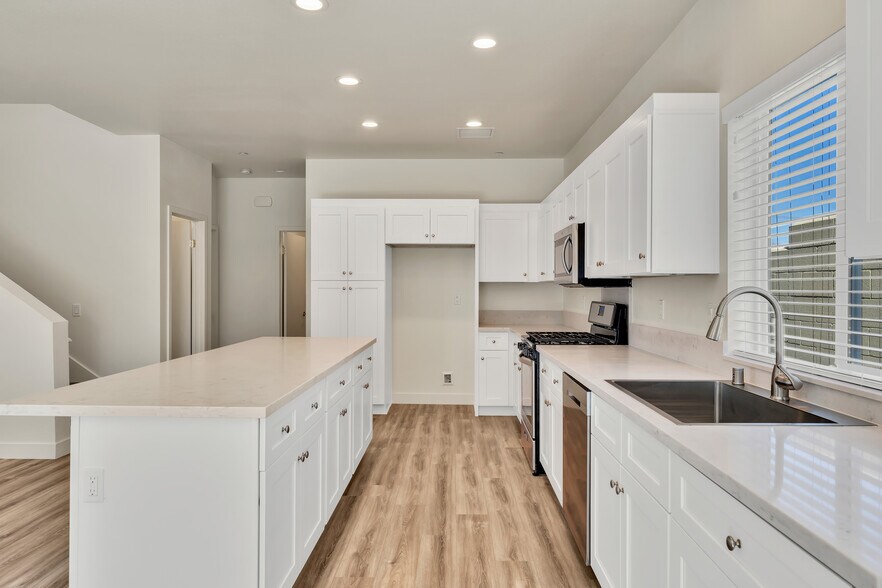 More Photos Of 33912 Whispering Palms Trail, Cathedral City Apartments For Sale