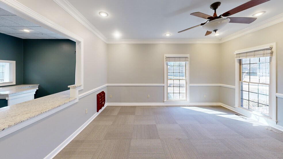 More Photos Of 501 Griffin Ave, Eastman Office For Sale