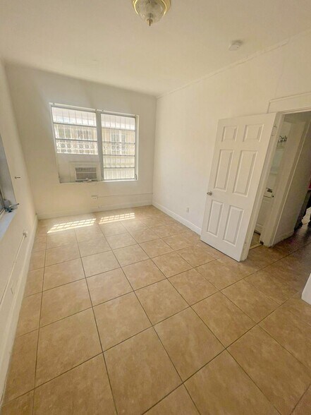 More Photos Of 711 NW 1st St, Miami Apartments For Sale