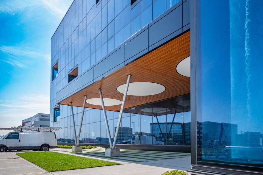 More Photos Of 500 Boulevard of Americas, Lakewood Medical For Lease