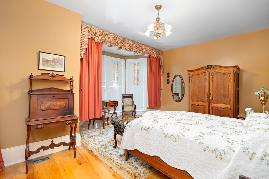 More Photos Of 403 E Adams St, Sandusky Hospitality For Sale