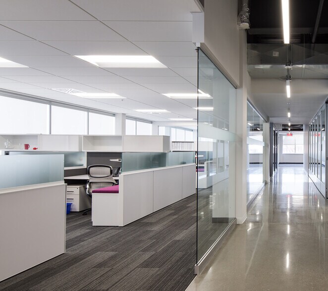 More Photos Of 1950 Rue Maurice-Gauvin, Laval Office For Lease
