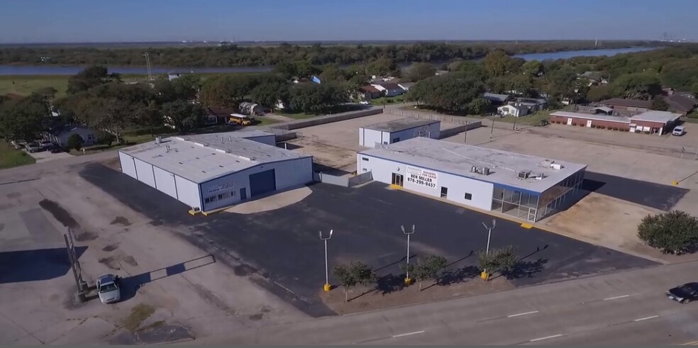 Primary Photo Of 1309 N Brazosport Blvd, Freeport Storefront Retail Office For Sale