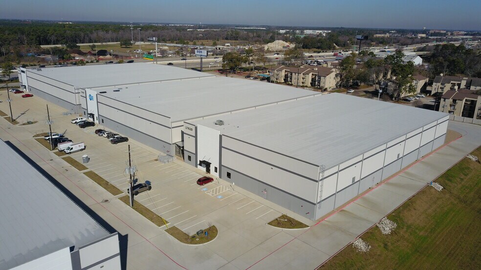More Photos Of 17620 Eastex Fwy, Humble Industrial For Sale