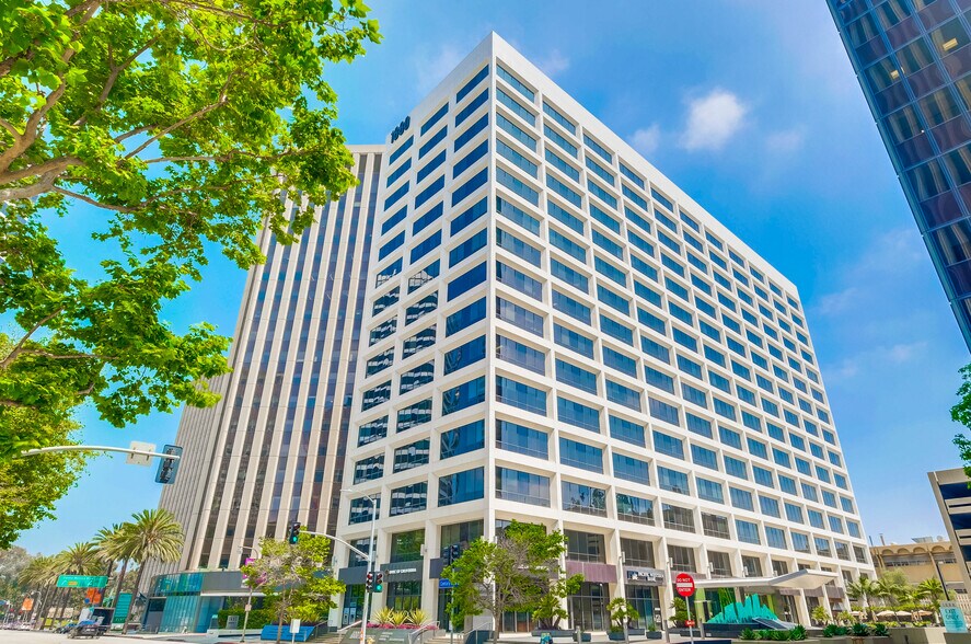 More Photos Of 1880 Century Park E, Los Angeles Office For Lease