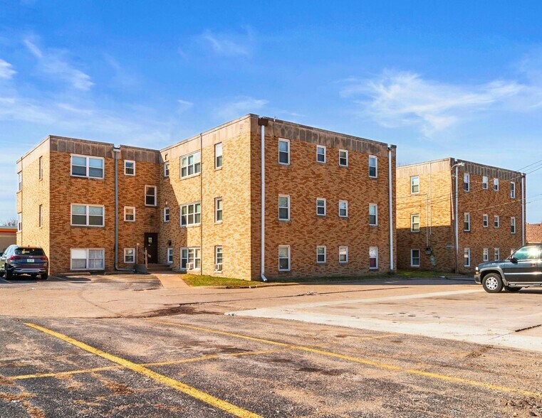 More Photos Of 924 State St, Bettendorf Multifamily For Sale