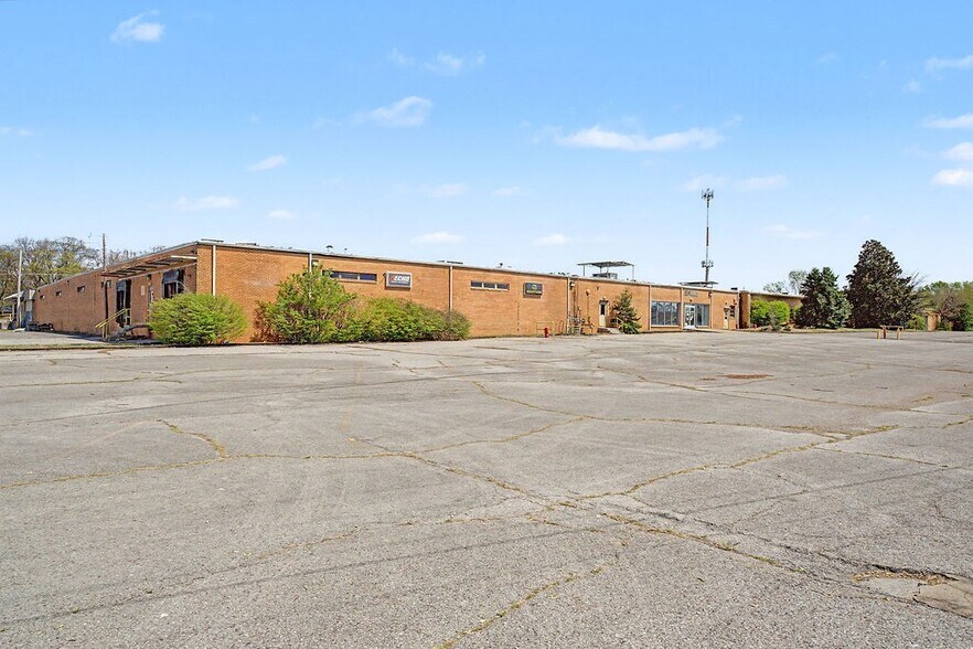 More Photos Of 1121 Skyline Dr, Hopkinsville Manufacturing For Sale