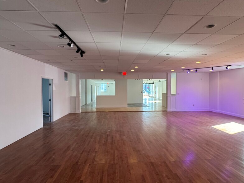 More Photos Of 535 Northern Ave, Hagerstown Showroom For Lease