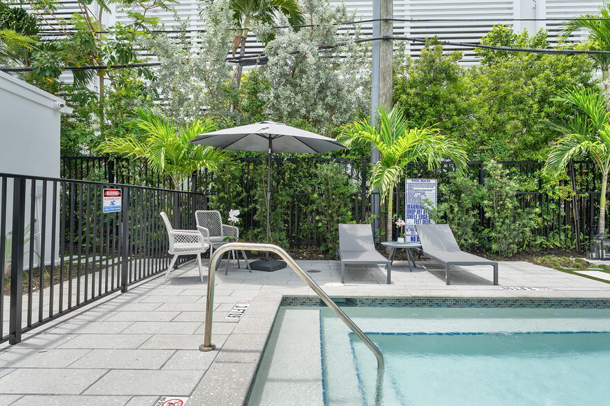 More Photos Of 3020-3024 Seville St, Fort Lauderdale Hotel For Sale