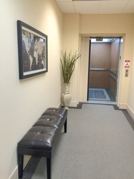 More Photos Of 127 S First St, Geneva Office Residential For Lease
