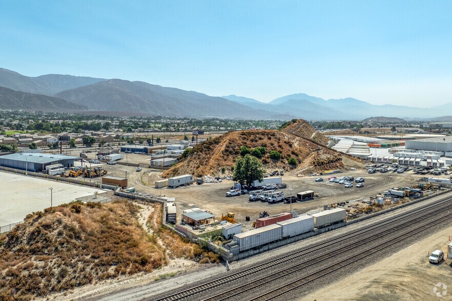 More Photos Of 20075 Kendall Dr, San Bernardino Warehouse For Sale