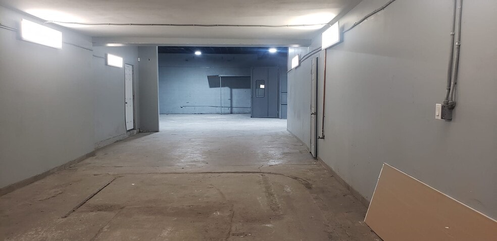 More Photos Of 17721 Sherman Way, Reseda Auto Repair For Sale