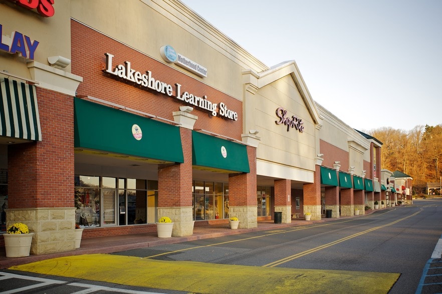 More Photos Of 919-1001 Central Park Ave, Scarsdale Freestanding For Lease