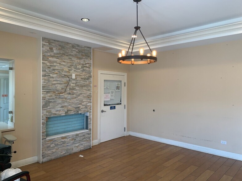 More Photos Of 9115 S Cicero Ave, Oak Lawn Office For Sale