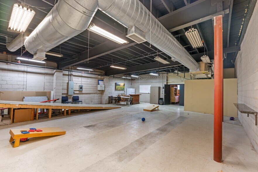 More Photos Of 230 1st Ave E, Shakopee Storefront For Sale