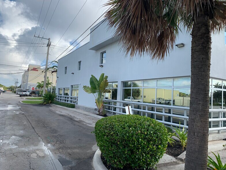 More Photos Of 1299 E Commercial Blvd, Oakland Park Medical For Lease