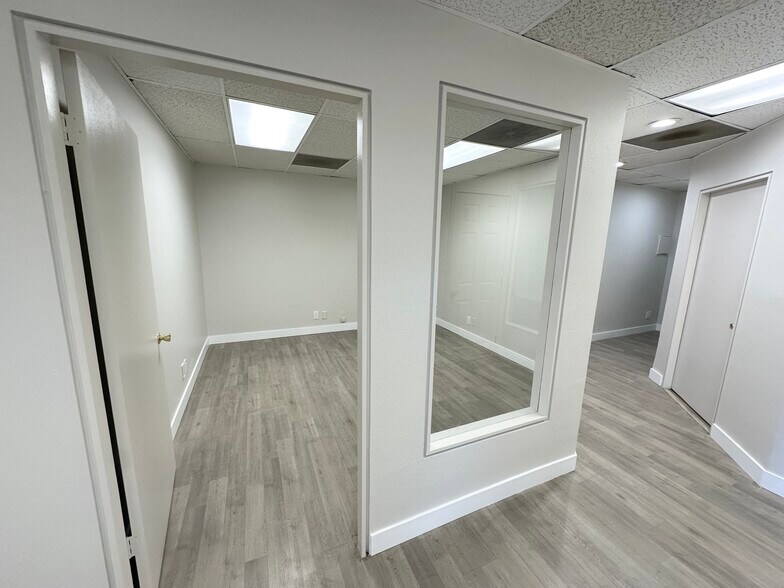 More Photos Of 4550 Kearny Villa Rd, San Diego Office For Lease