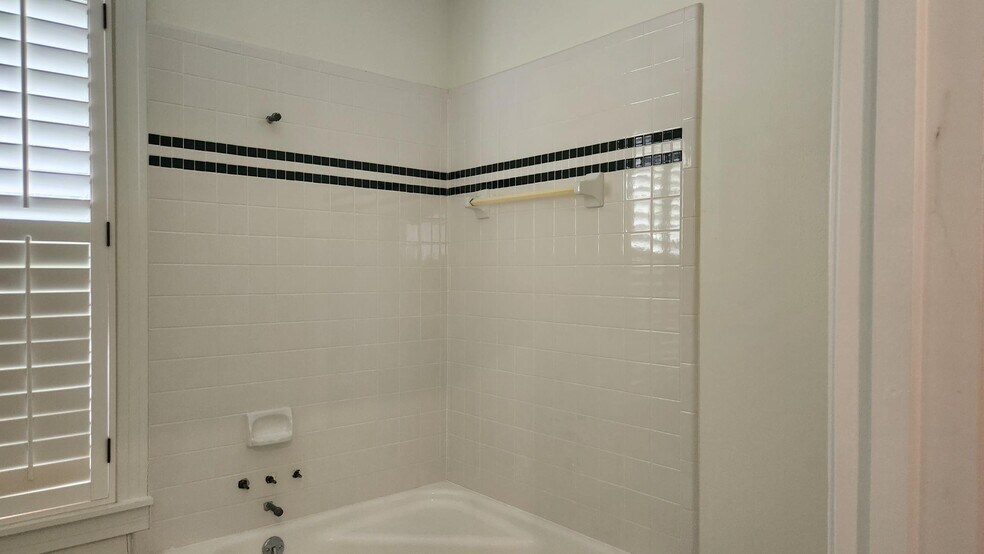 More Photos Of 5702 4th St, Katy Office For Lease