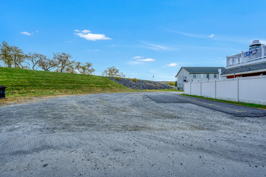 More Photos Of 524 Court St, Scranton General Retail For Sale