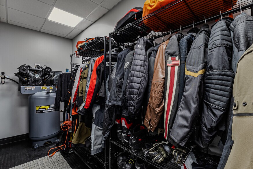 More Photos Of 1725 N Hwy 377, Roanoke Warehouse For Sale